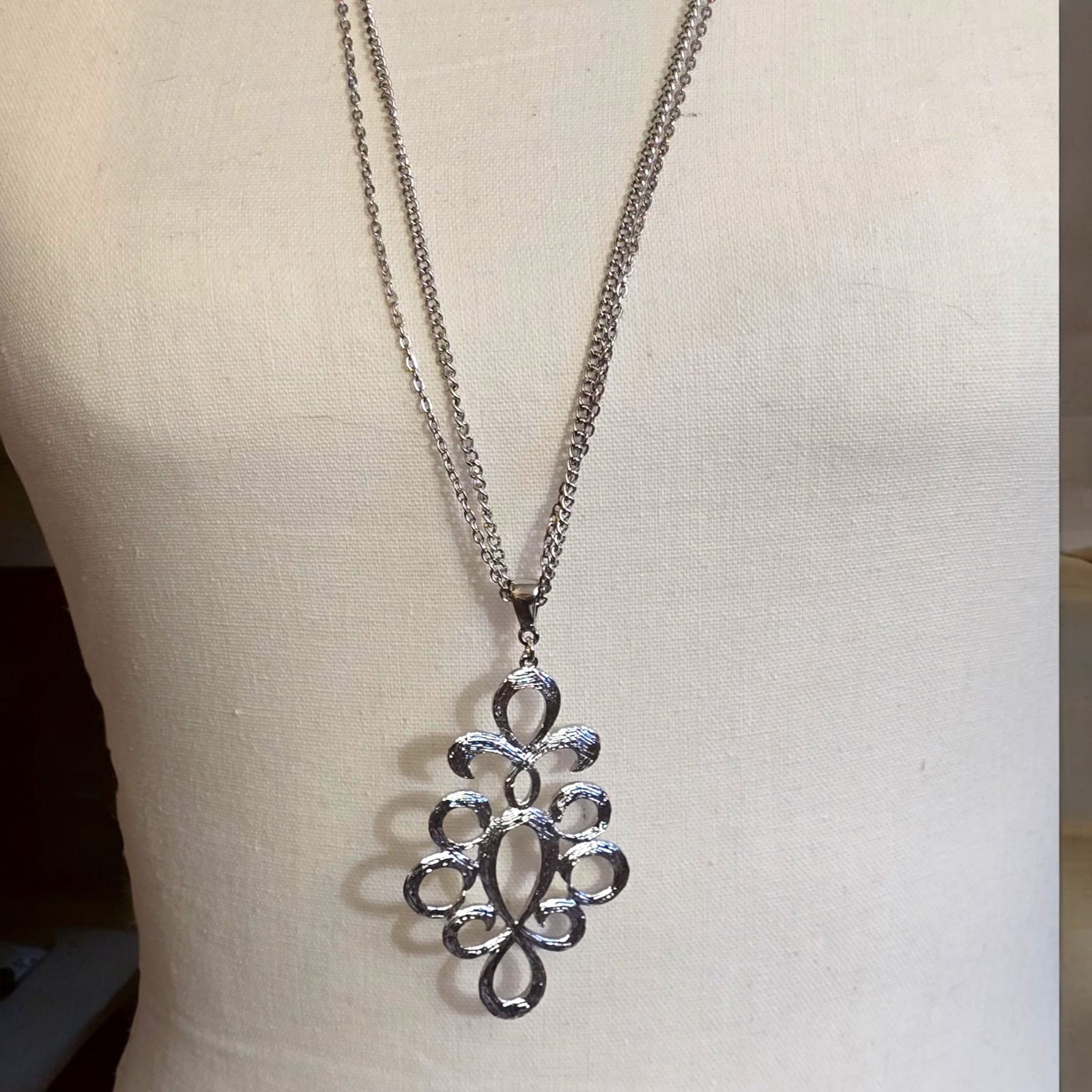 Necklace Jessica Simpson Double Chain Ornate Statement Pendant 30″ L SKU 2255