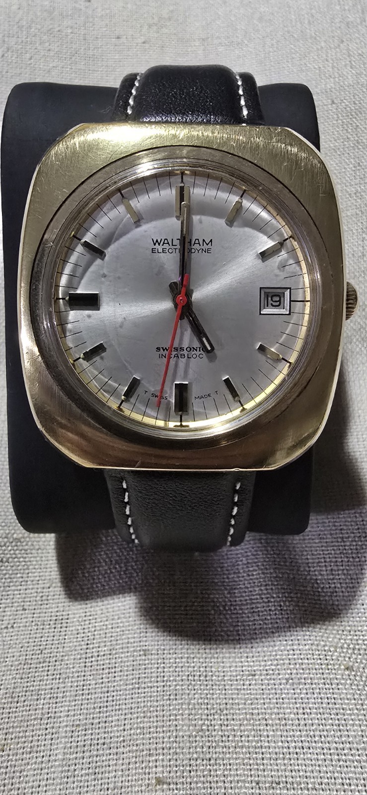 Vintage Waltham Electrodyne Swissonic Date Men’s Watch Gold Tone Runs!