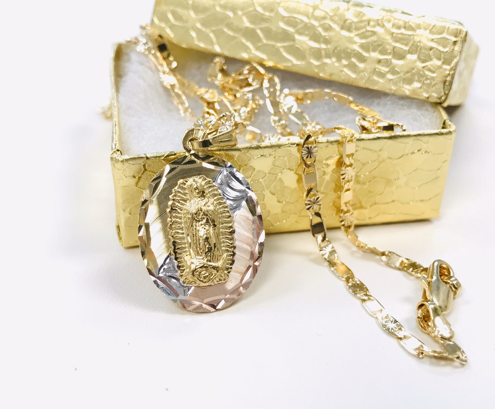 Cadena y Medalla De La Virgen de Guadalupe De Oro Laminado Para Mujer, Tres Oros
