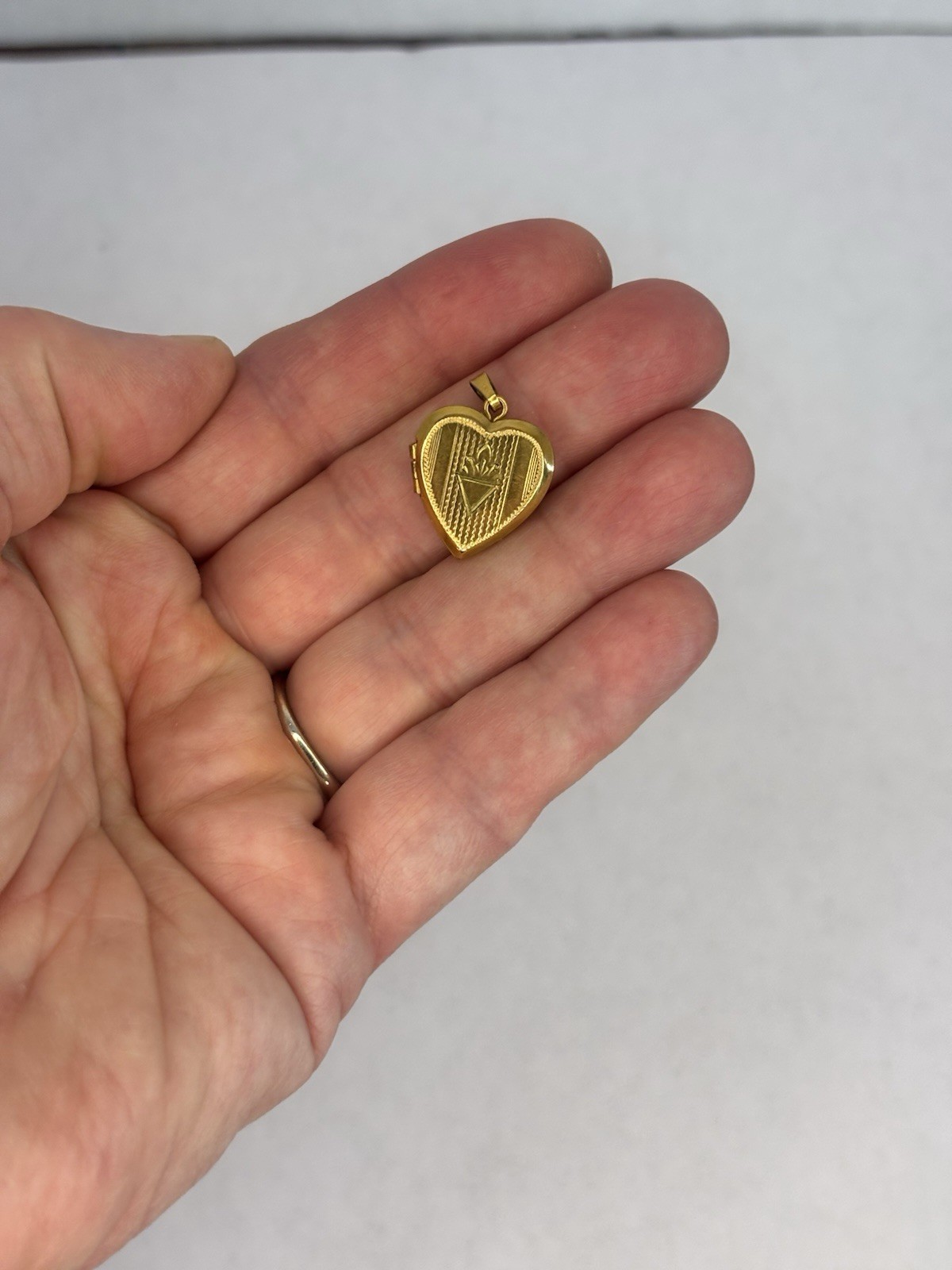 Antique 12 Karat Gold Filled Heart Shaped Locket, Good Condition