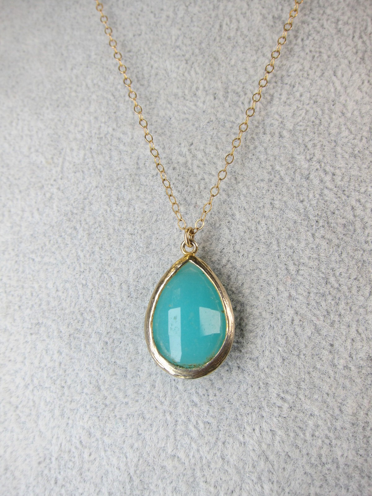 Beautiful 18″ 1/20 14K gold filled chain and aqua blue faceted glass necklace
