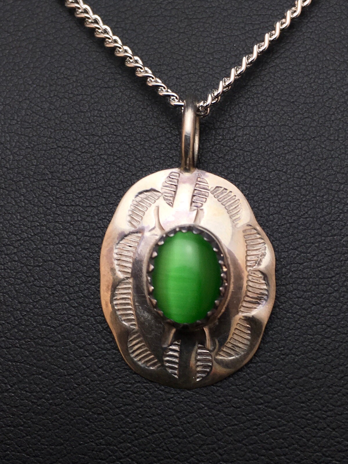 Native American Green Stone Pendant Navajo Sterling Silver Necklace 8956
