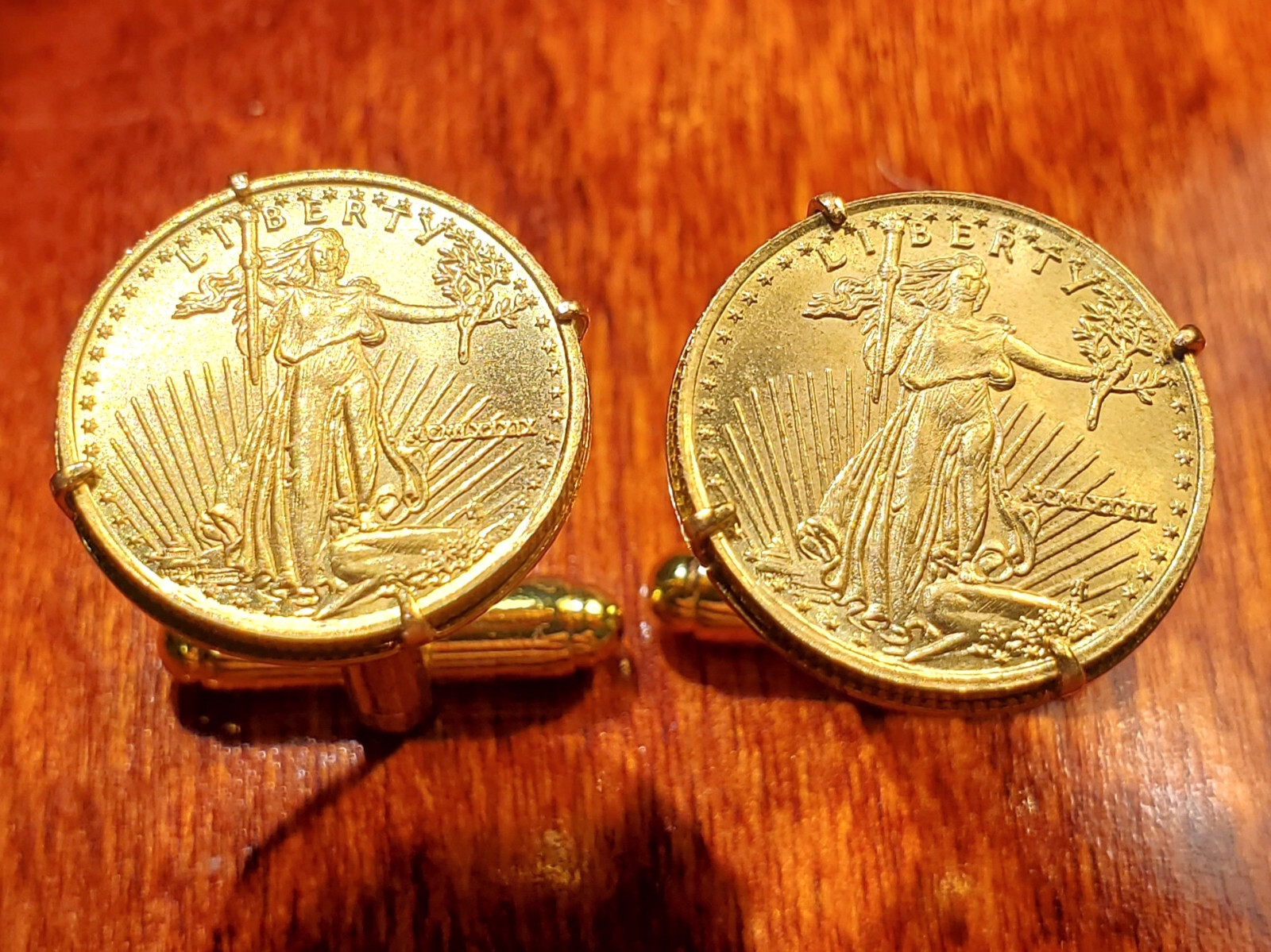 USA Saint-Gaudens Striding Liberty Souvenir Gold Tone Coin Cufflinks + Gift Box
