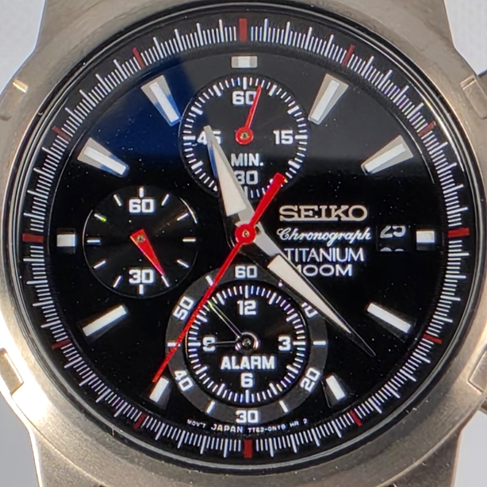 SEIKO CHRONOGRAPH TITANIUM MEN’S WATER RESISTAN 100 BLACK DIAL Quartz 39mm
