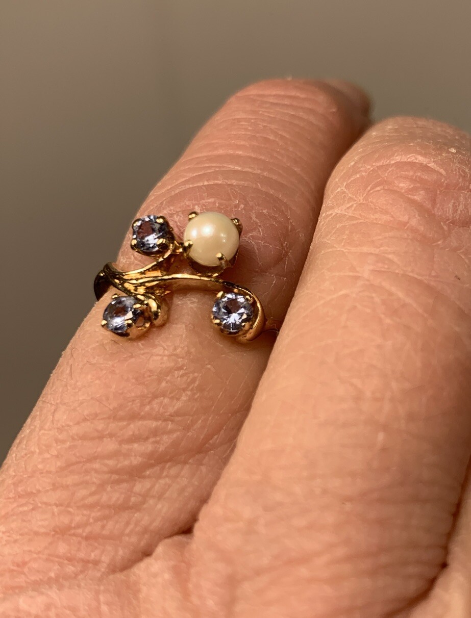 10k Yellow Gold Blue Topaz and 3 Pearl Ring Size 5 Stamped