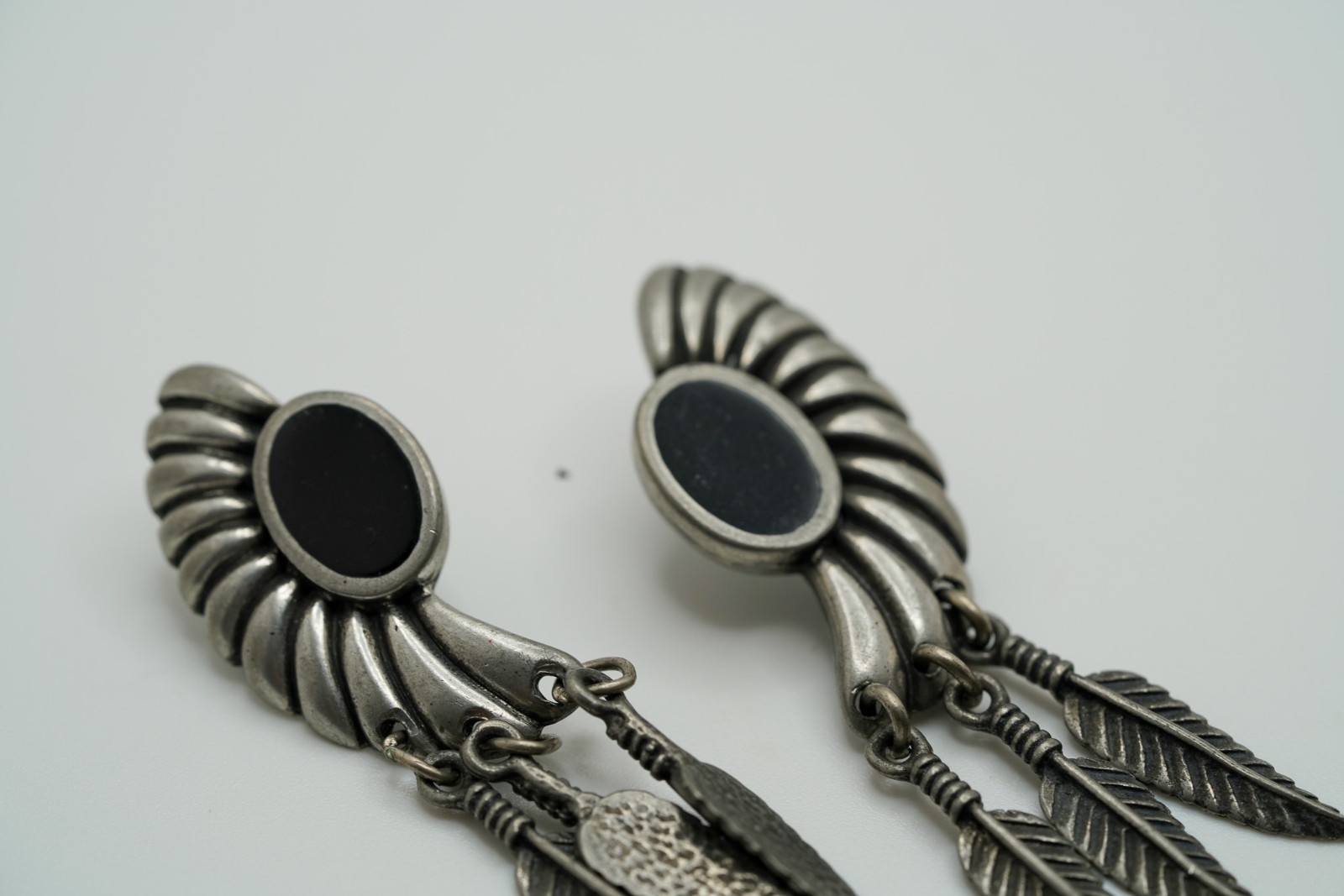Vintage 1989 Ege Pewter Southwestern Feather Earrings Size: 5.5cm x 1.5cm EB1
