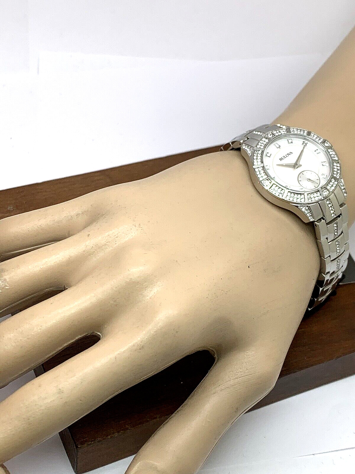 Bulova Women’s Watch 96L291 Quartz White Mother of Pearl Dial Crystal Accent