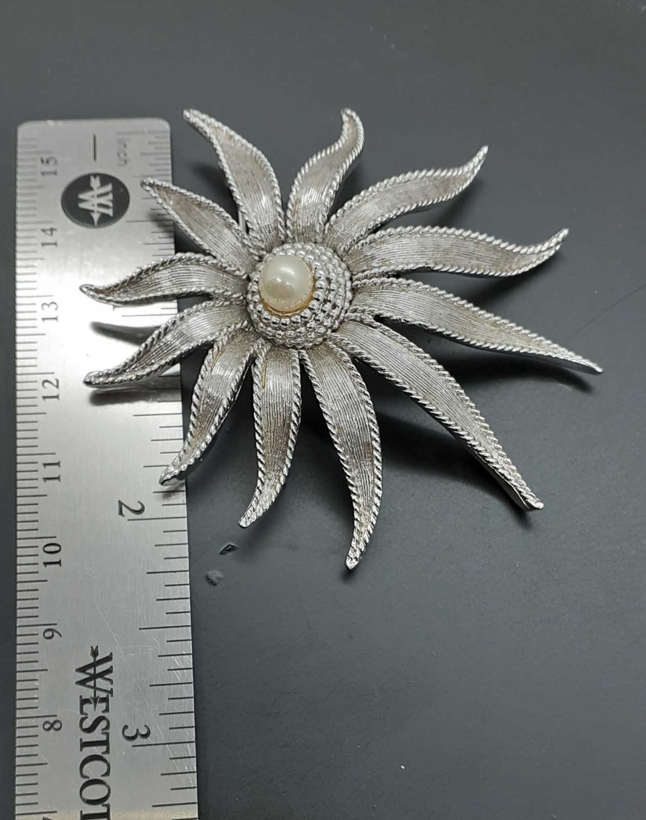 VTG Boucher Silver Tone Florentine Finish Caviar Faux Pearl Sculptured Brooch EX