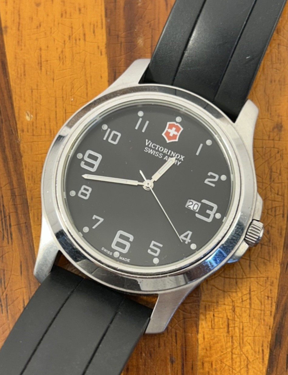 Victorinox Swiss Army Watch Men Silver Tone Black Dial Date 42mm New Battery
