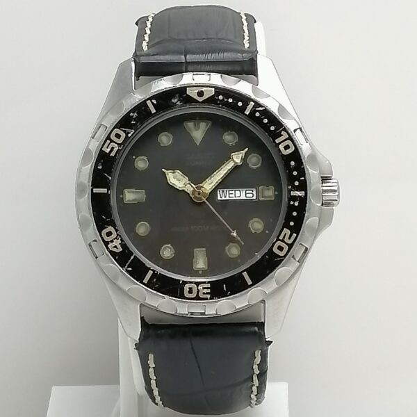CASIO MD-513 Day Date Module 709 Quartz Vintage Diver Watch