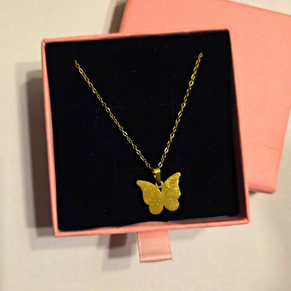 Gold Tone Butterfly Charm Pendant Necklace Cable Chain Metal No Stone