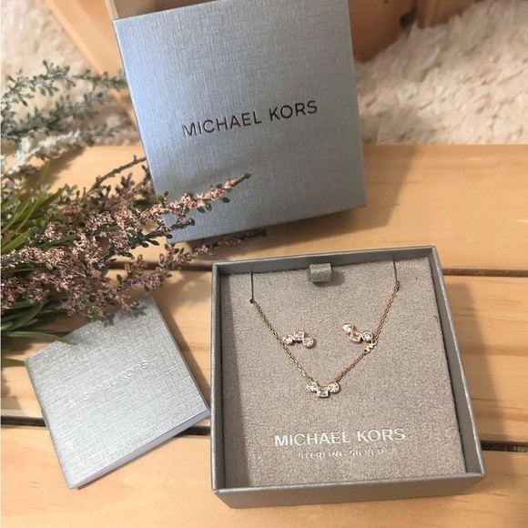 NWT💗Michael Kors Cubic Zirconia Necklace and Stud Earrings Gift Set Rose Gold