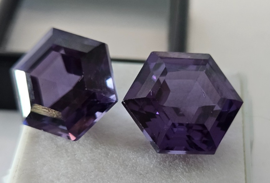 Alexandrite Hexagon Cut 21-22 Ct Colour Changing Natural Pair Gemstone FR-168