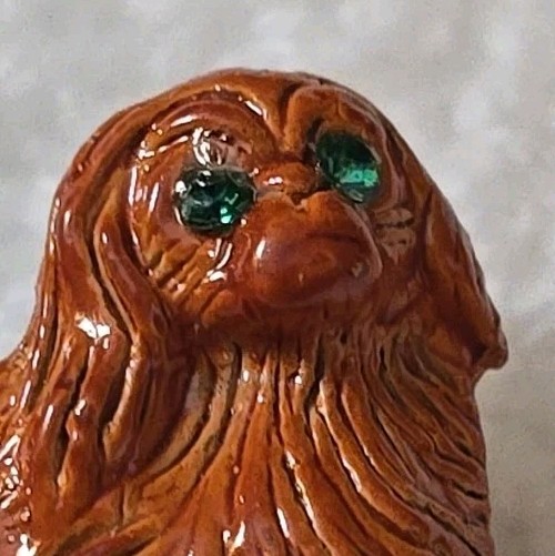 Vintage Gerry’s Brown Enamel Pekingese Dog Brooch Pin Rhinestone Eyes (PINS1A1)