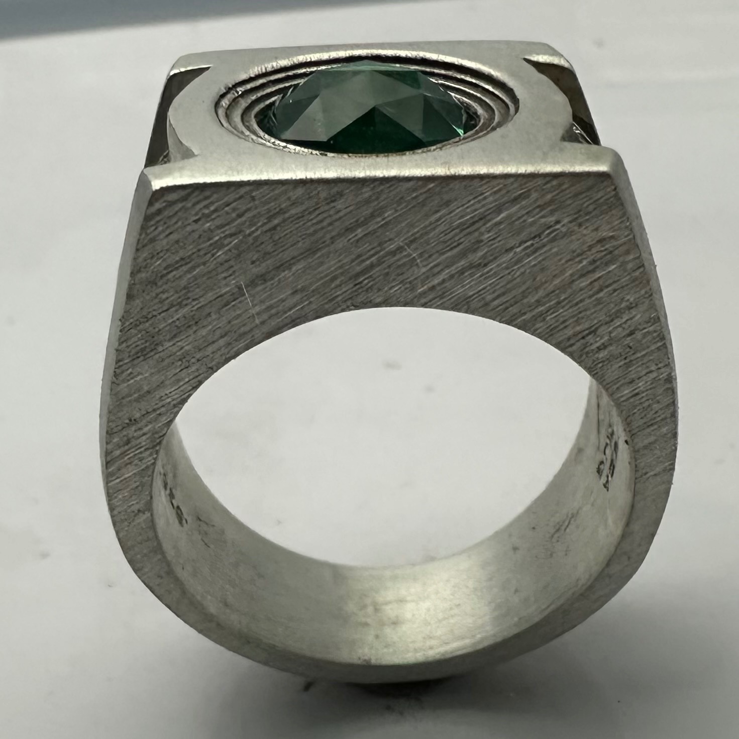 MJG STERLING SILVER GREEN LANTERN RING. 10mm ROSE CUT LAB GR.EMERALD. 26GR. 11.5