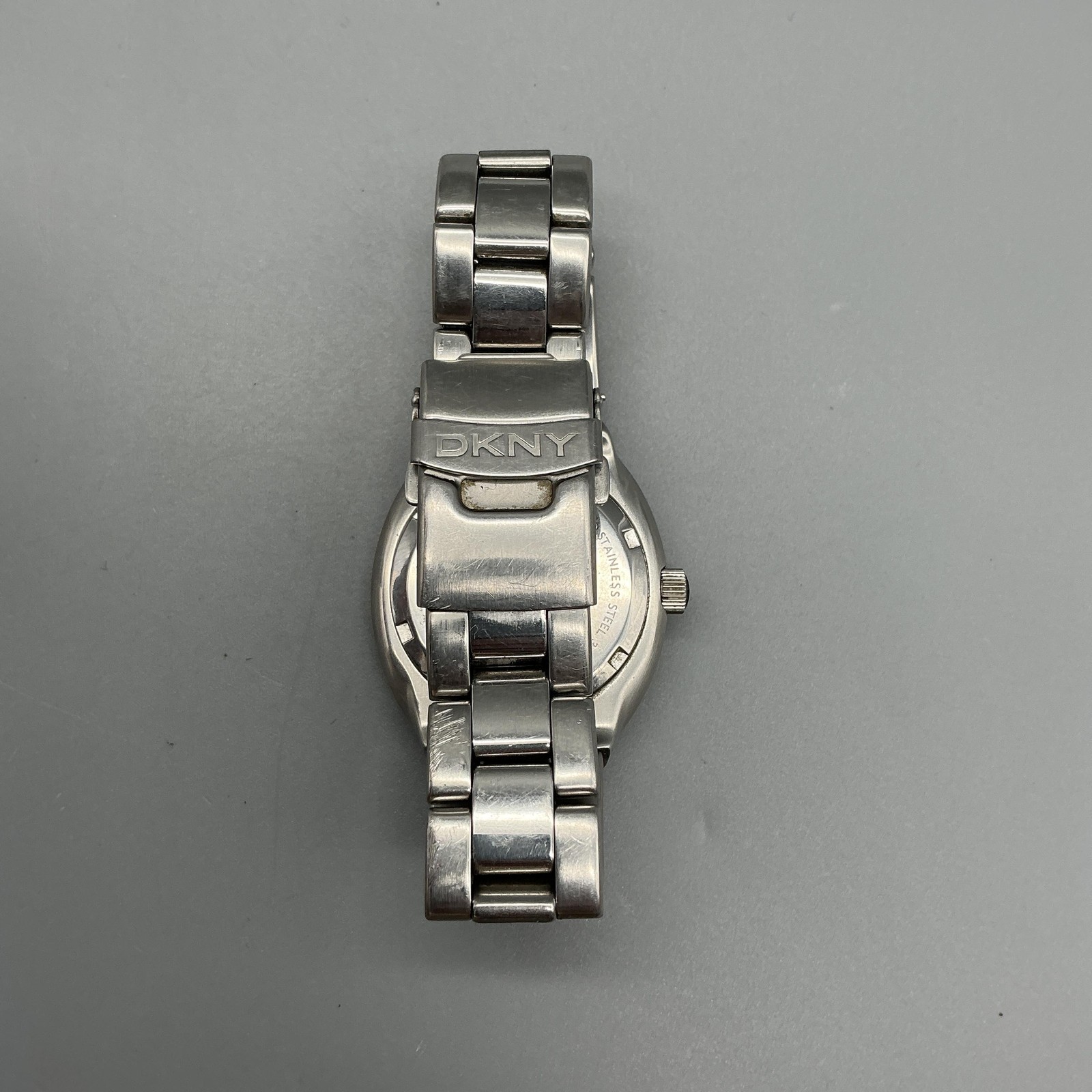 DKNY NY5001 Womens Watch 32mm Black Dial Stainless Bracelet Date New Battery 7″