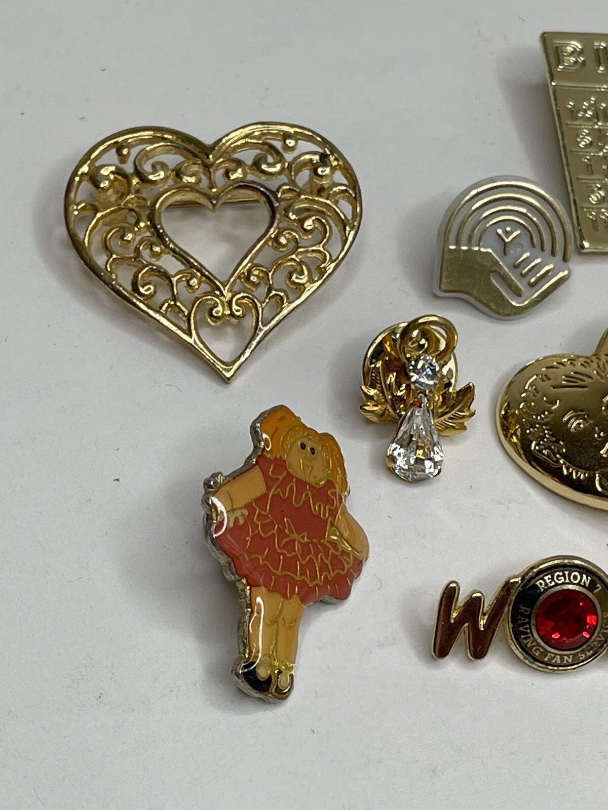 VTG 9 Brooch Pin Lot AJC Bingo Lover Card, Cabbage Patch Doll, Hearts, Angels+