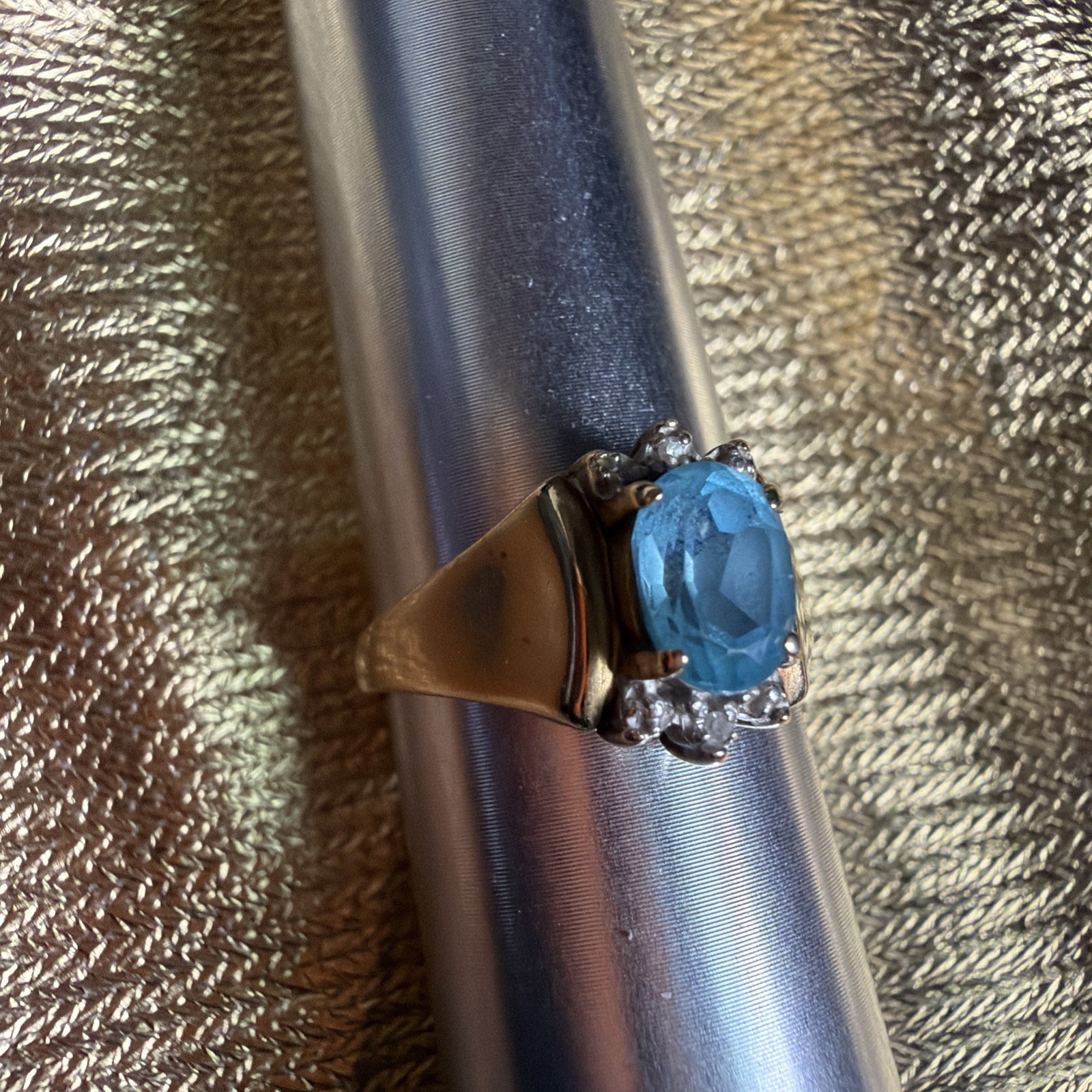 10k GOLD RING 2.4 GRAMS SIZE 6.0 INCHES