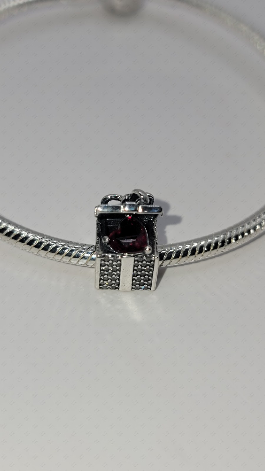 Authentic Pandora Moments 7.9″ (20cm) Bracelet & Sparkling Gift Box Charm w/Box