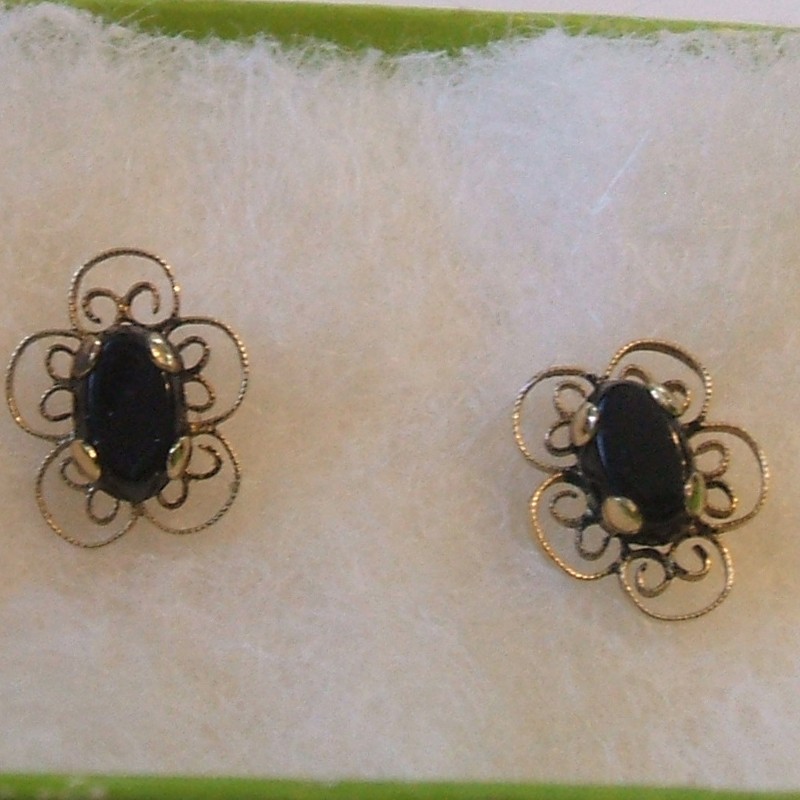 Vintage Carla 14K Yellow Gold Filigree Stud Pierced Earrings with Black Stone