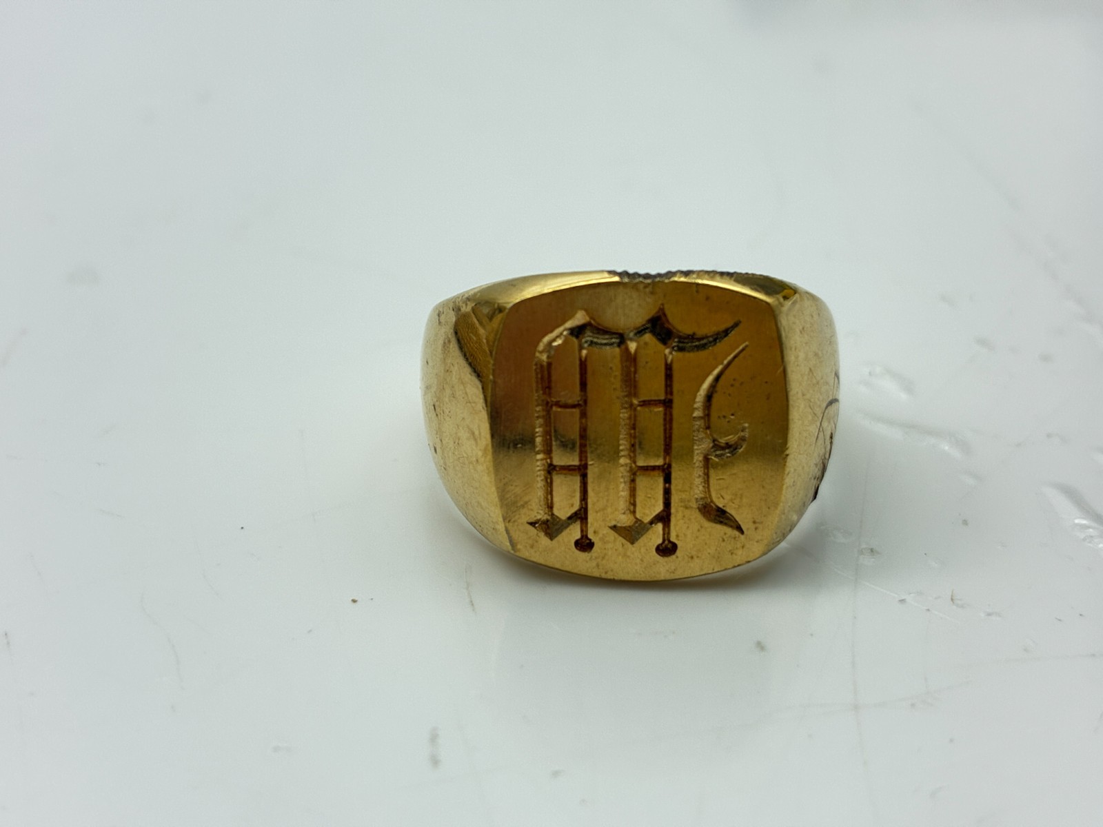 Vintage ArtCarved Signet Ring Gold Tone Engraved Watson Johnson 1985