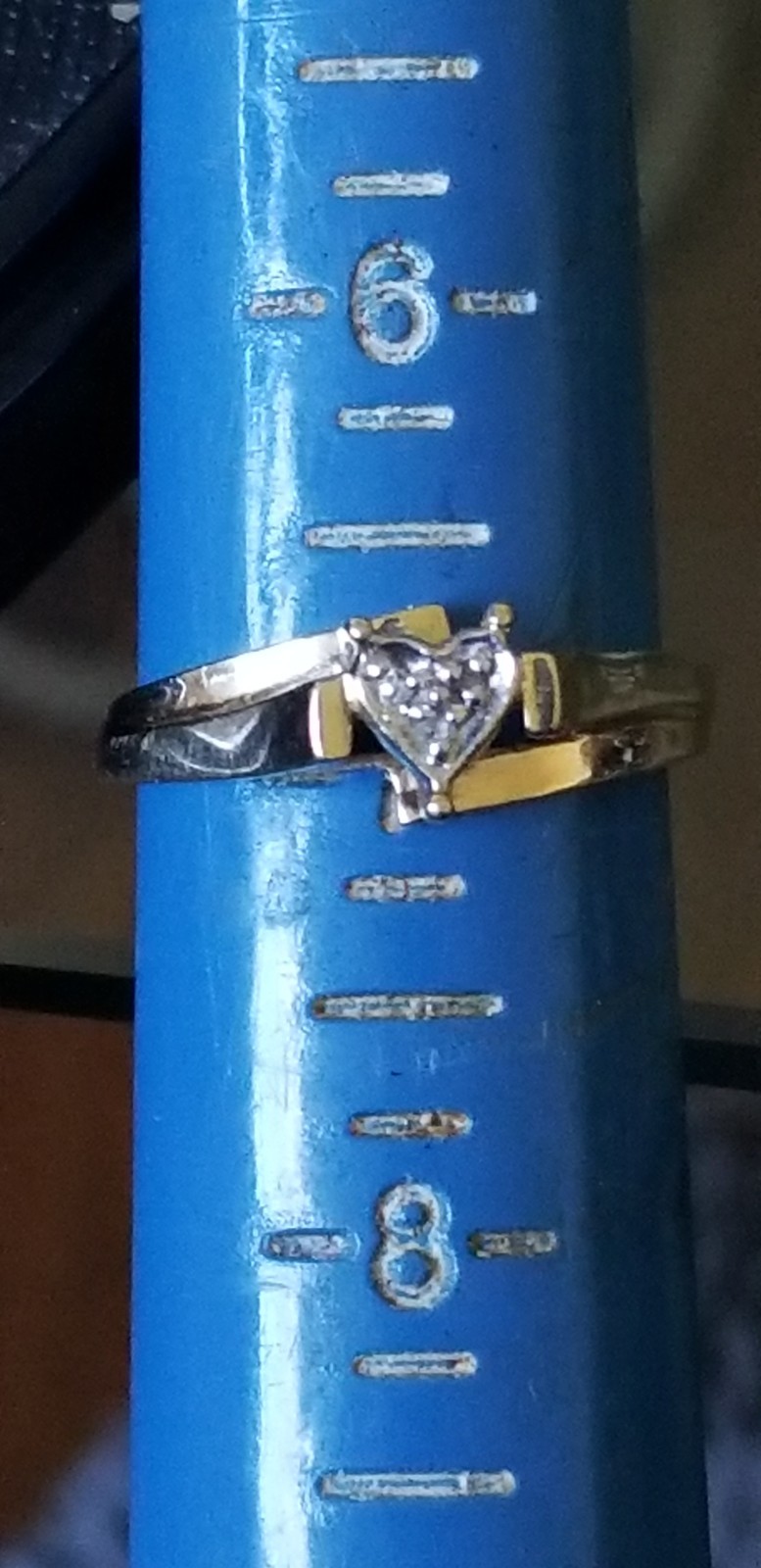 10K Solid Yellow Gold Diamond Heart Ring Size 7 1.95g