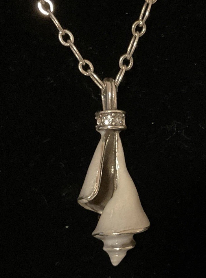 BRIGHTON NWT BEACHCOMBER WHITE ENAMEL CRYSTAL SHELL PENDANT NECKLACE RP:$78.
