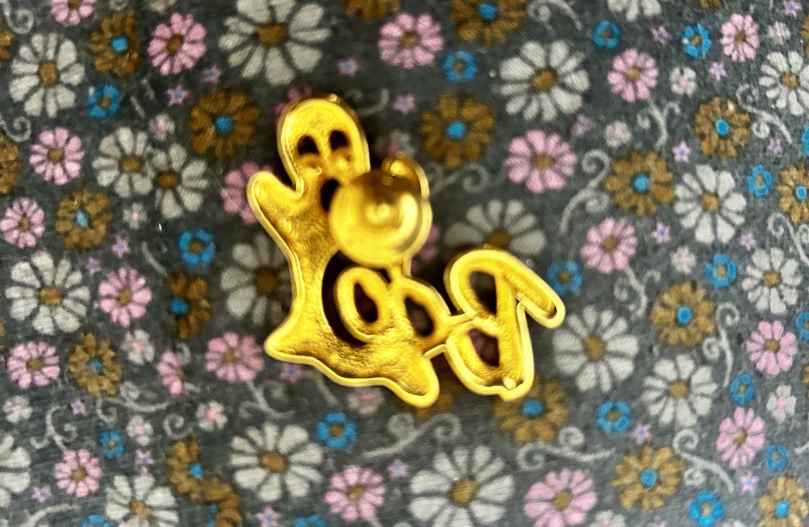 Halloween BOO Ghost Pin, Gold tone Push Back Rhinestone Eyes 1.25 x 1.25″