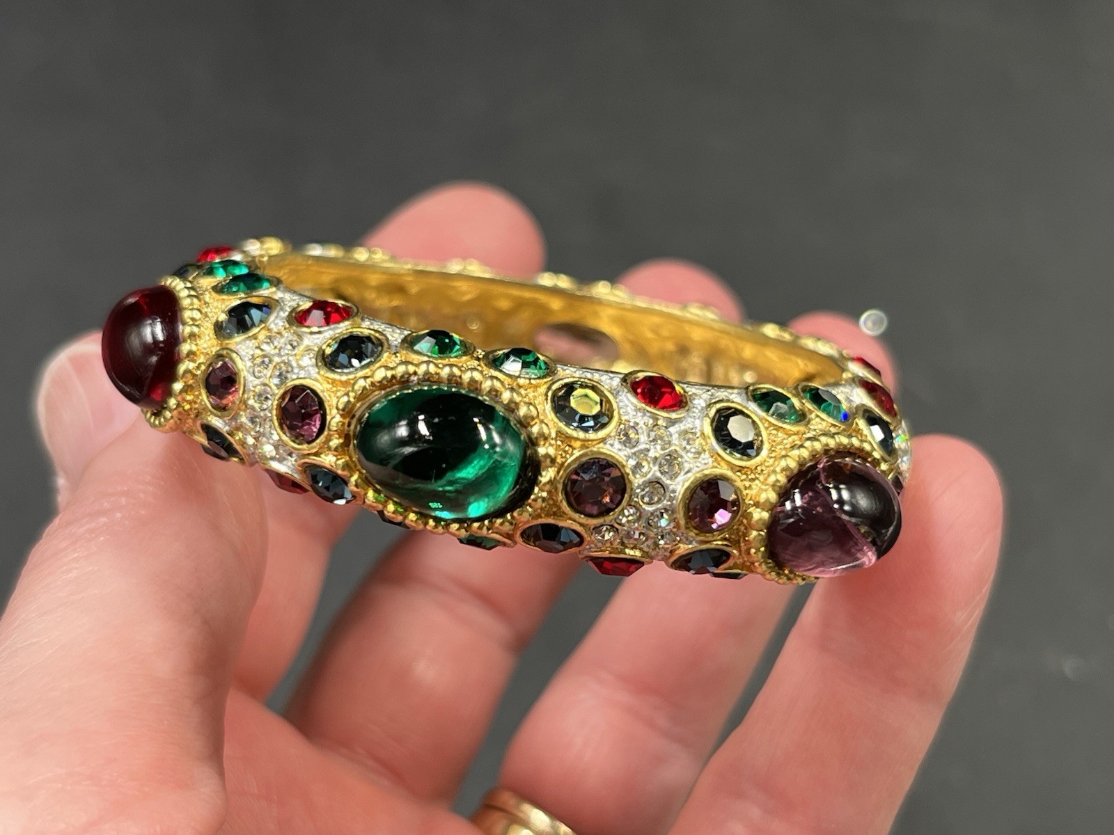 Vtg Sphinx Signed Multi Color Cabochon Etc Hinged Bangle Bracelet 5/8” Wide