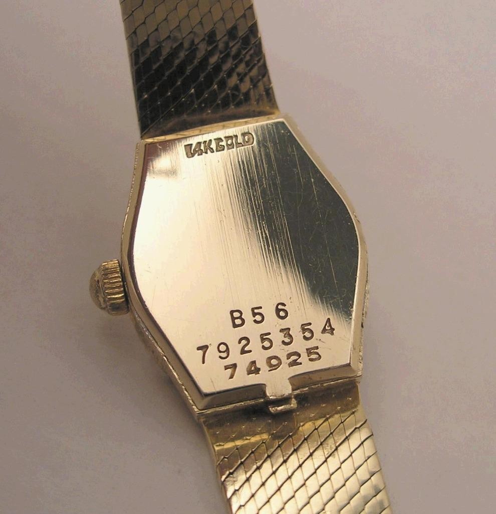 B56 Movado Ladies 14 K Sold Gold Case & Bracelet Swiss Quartz Wrist Watch w Box