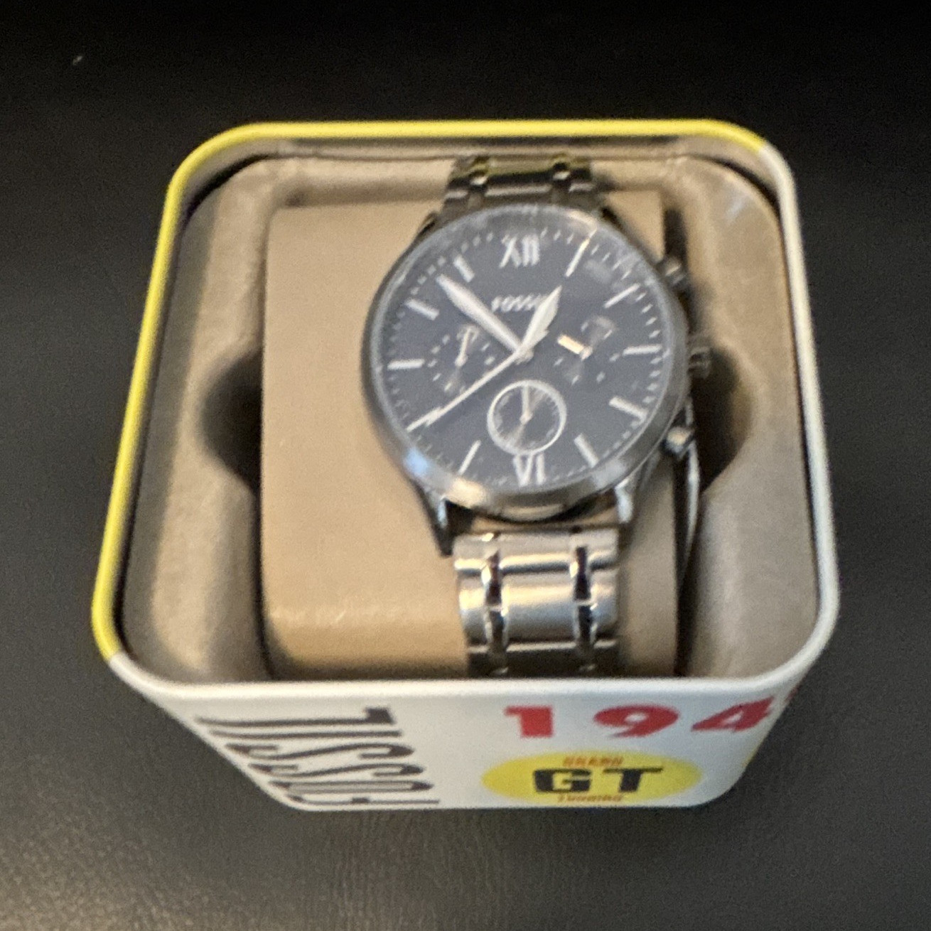 Fossil BQ2401 Men’s Chronograph Quartz Black Dial 42mm SS Bracelet 5 ATM Tin