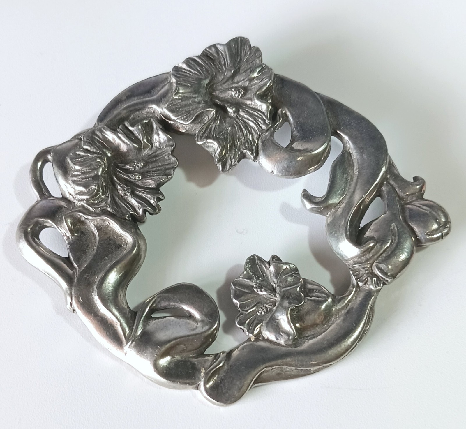 Vintage Seagull Pewter Canada Brooch w/ Art Nouveau Floral Wreath Design