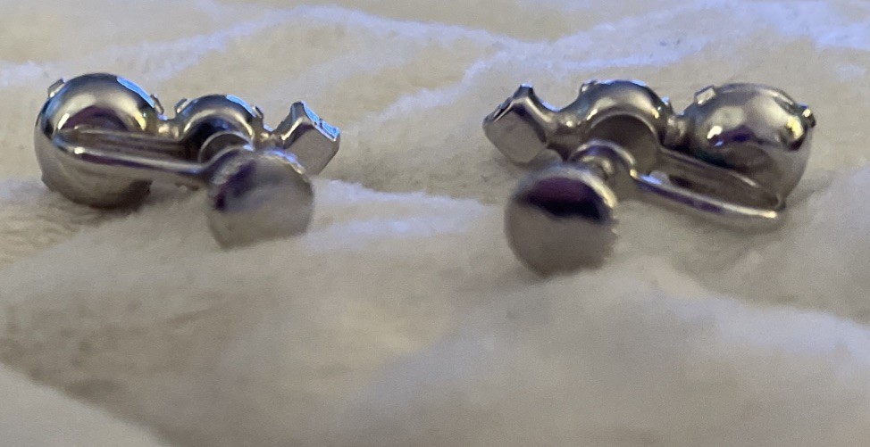 vintage pair With 3 graduating Rhinestones in silver-tone earrings 1950s LP