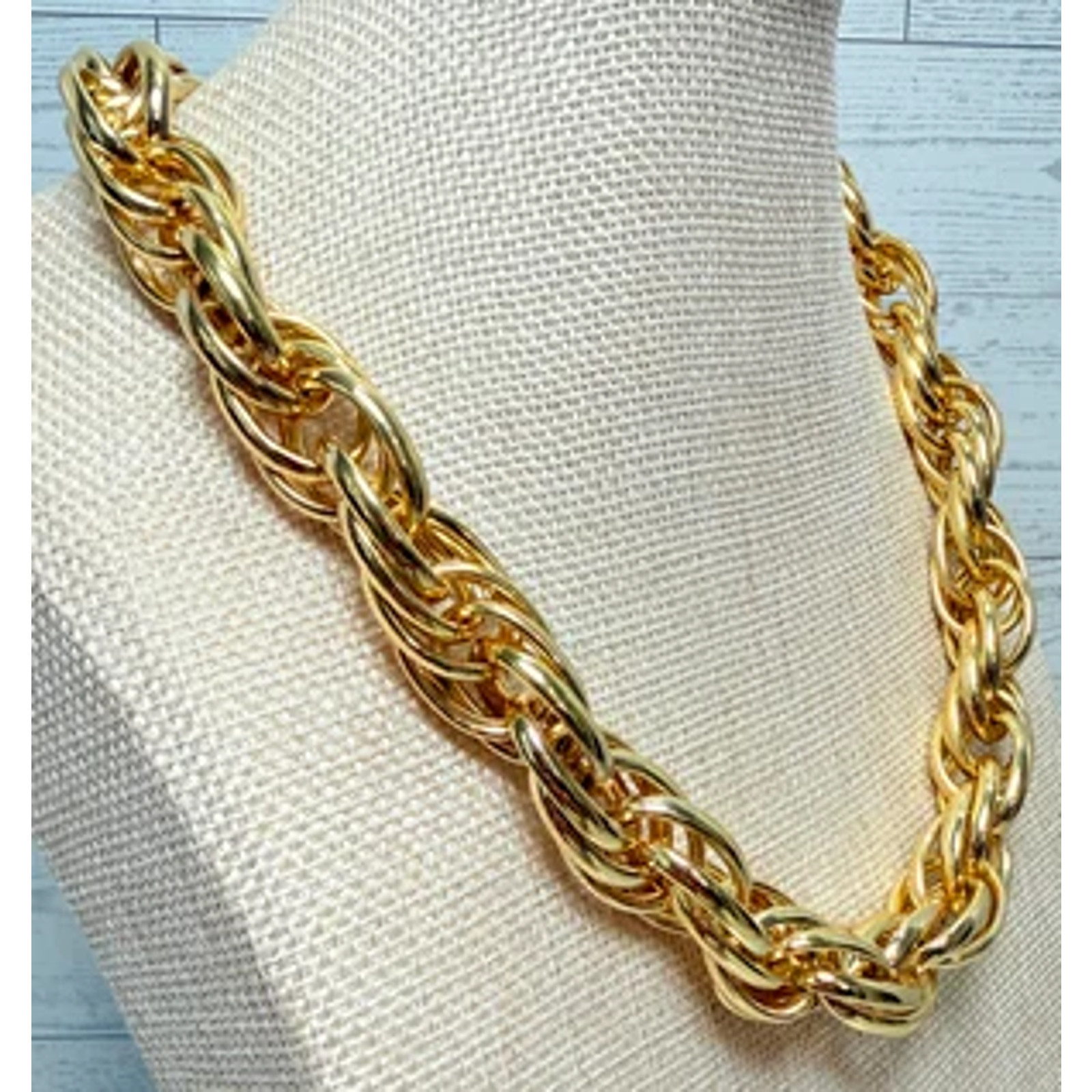 1980s 1AR by UnoAerre 18k Gold-Plated Triple Link Necklace