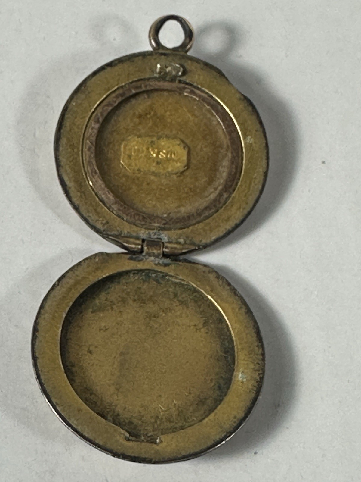 MS & CO 10Kt Gold Locket EUC 3.3g