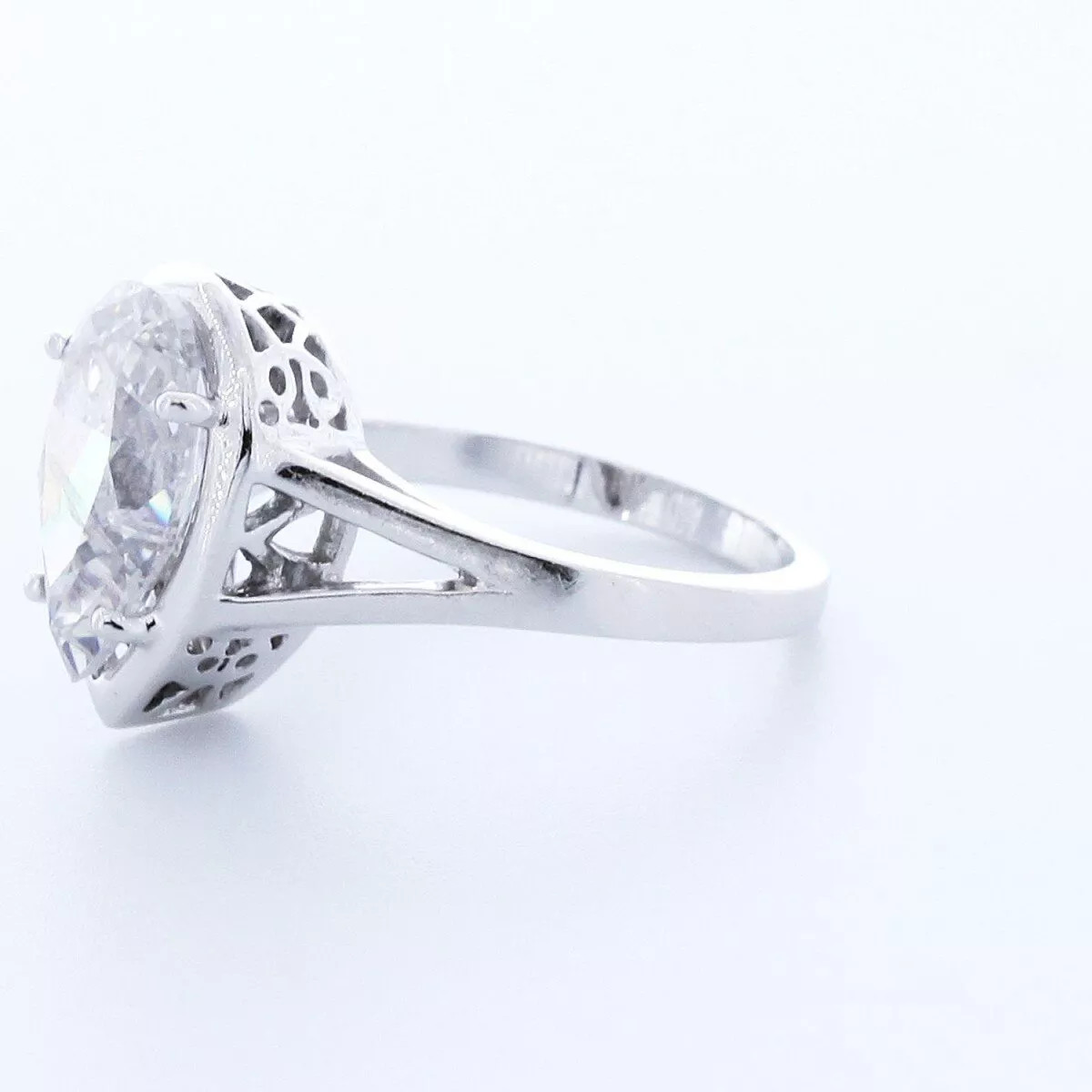 Solitaire Engagement Ring 14K Gold Halo 2.75 Carat Pear Lab-Grown Diamond G VS1