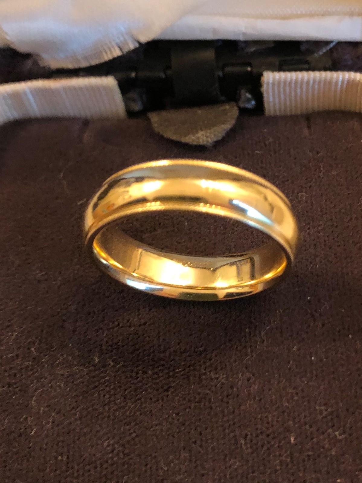 Man’s 6mm 14 K yellow gold comfort fit milgrain edge size 10.25