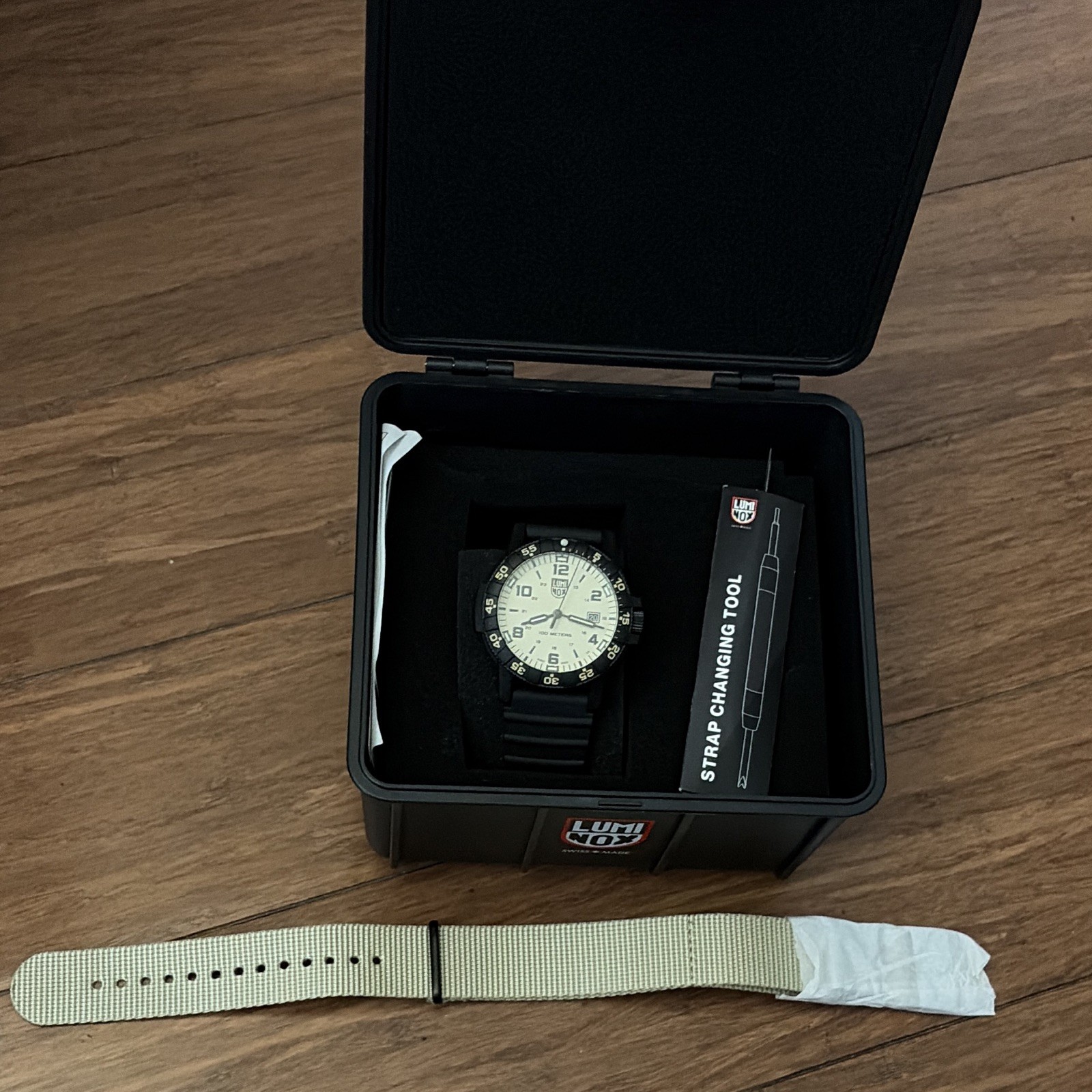 Luminox Men’s Swiss Made Quartz Diver 200m 44mm Carbon Case Box Extra Strap