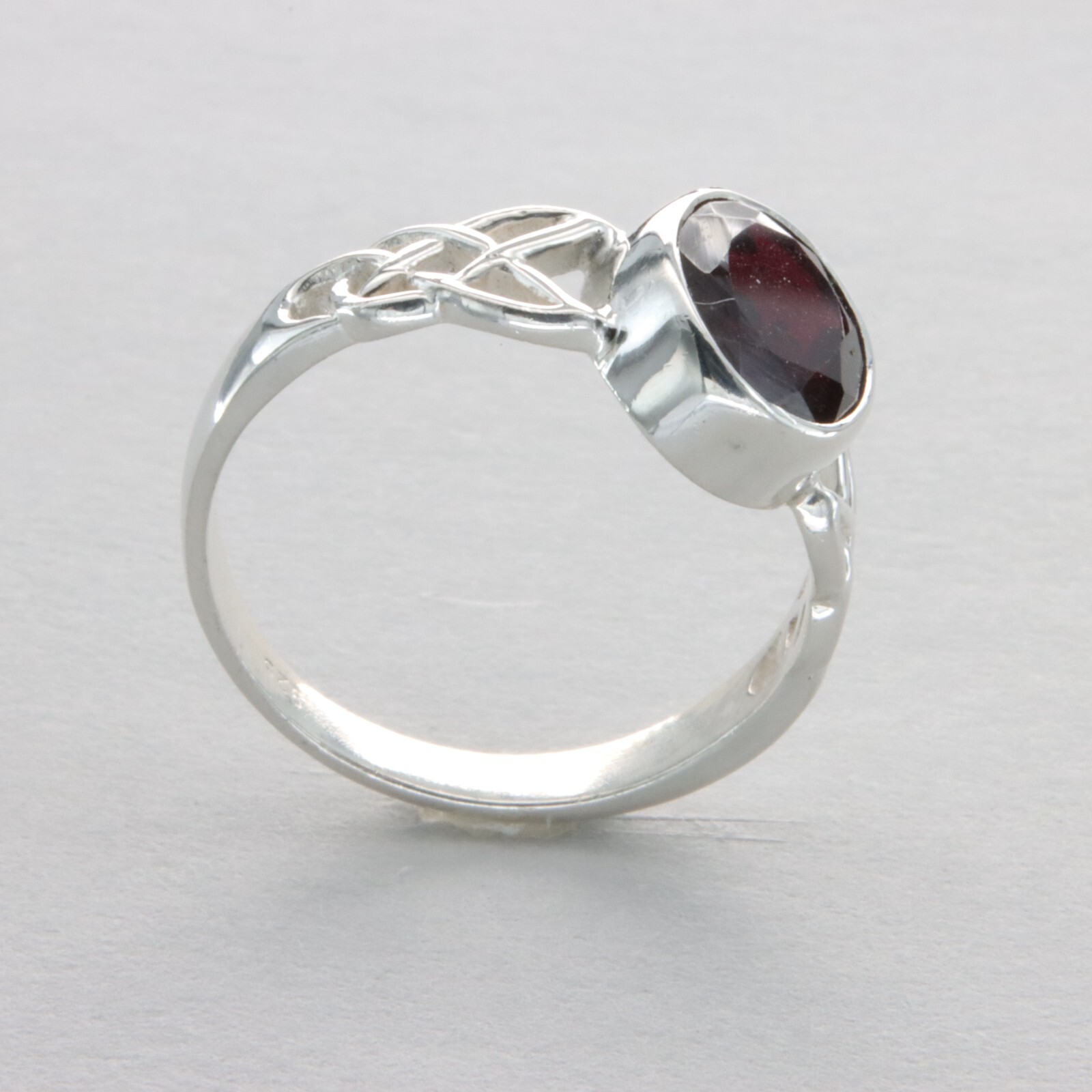 Oval Red GARNET Celtic Ring- Multiple Sizes – 925 STERLING SILVER #3e