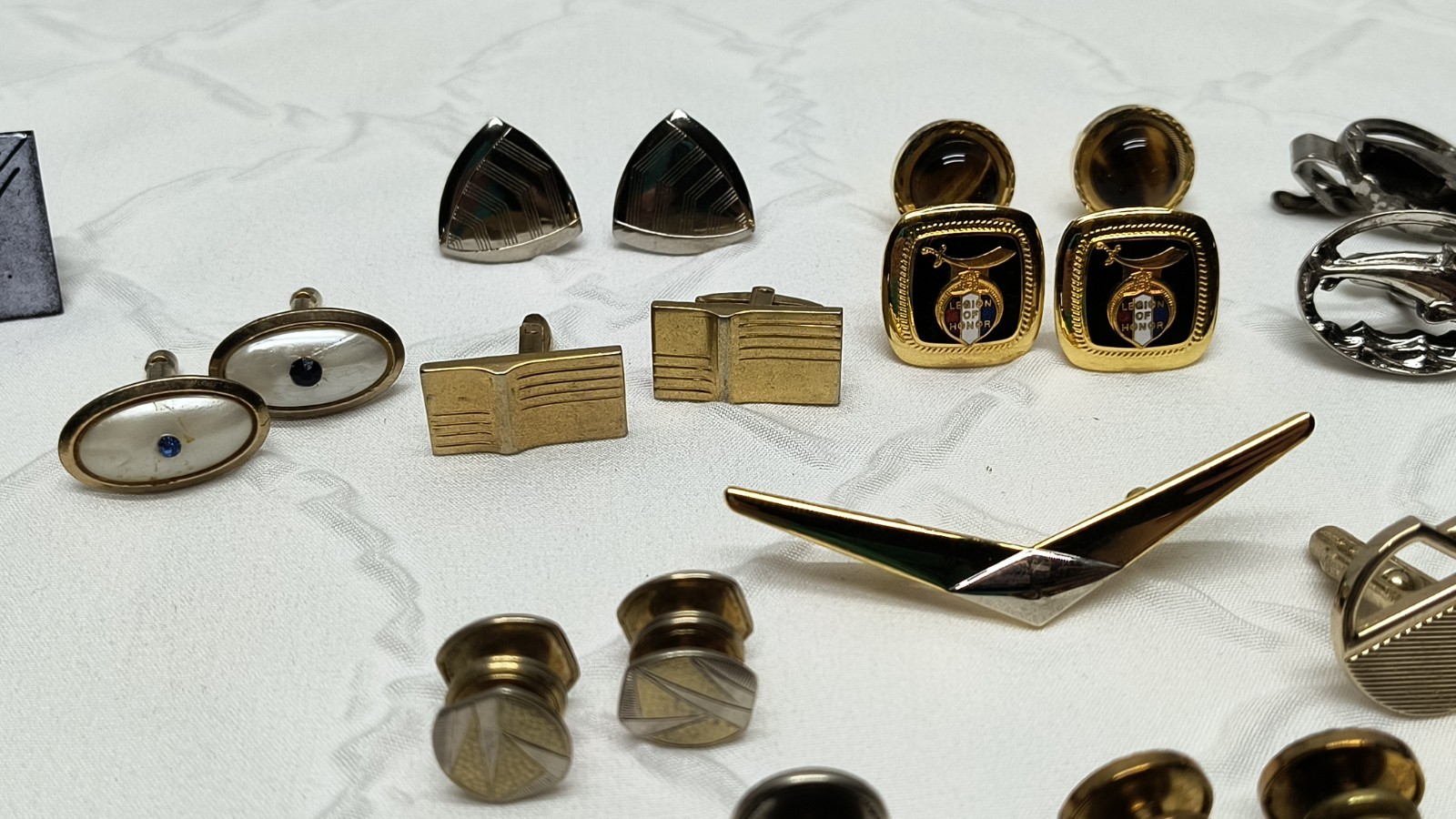 Vintage Tie Tacks Tie Bar Clips Cuff Links Lot Gold & Silver Tone 120 + Pieces