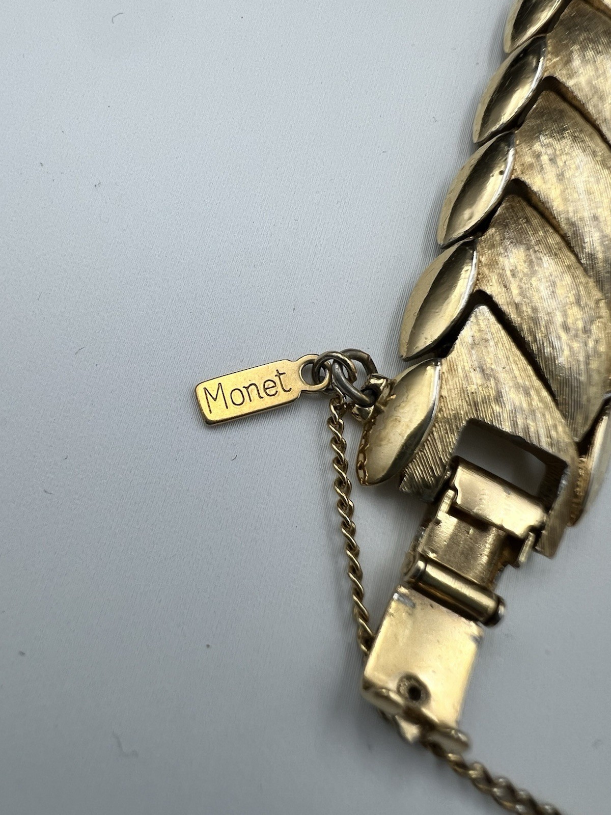 Vtg Monet Gold Tone Textured Leaf Link Bracelet Safety Chain Signed MCM 1960s