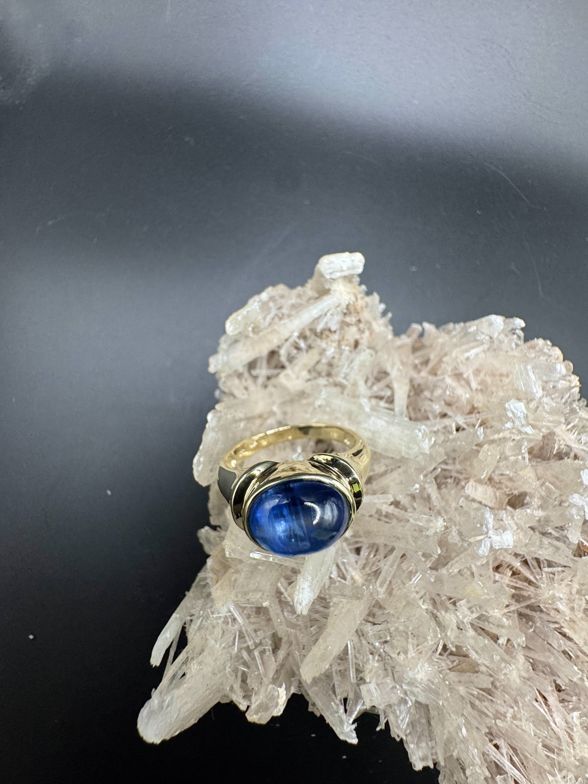 Timeless 9ct Yellow Gold Sapphire Cabochon Ring