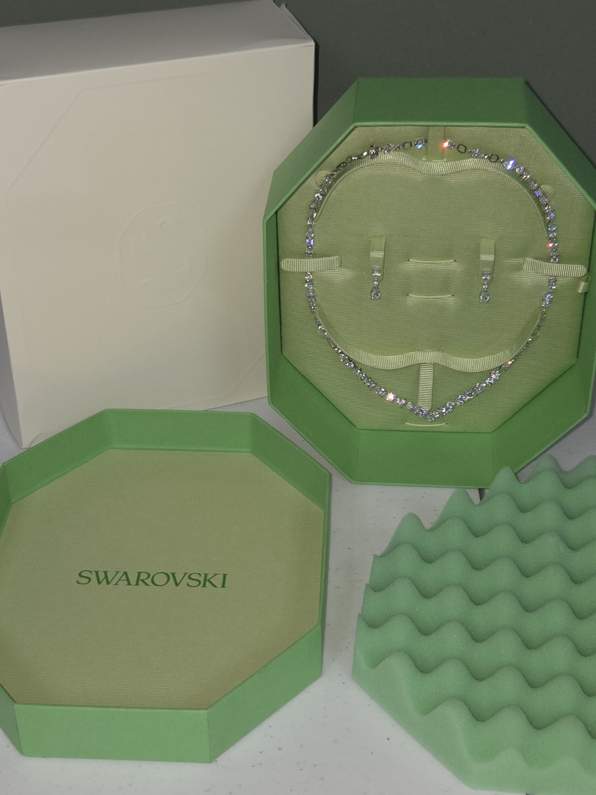 New! SWAROVSKI 5674306 Mesmera Jewelry Set Necklace & Earrings White Crystals
