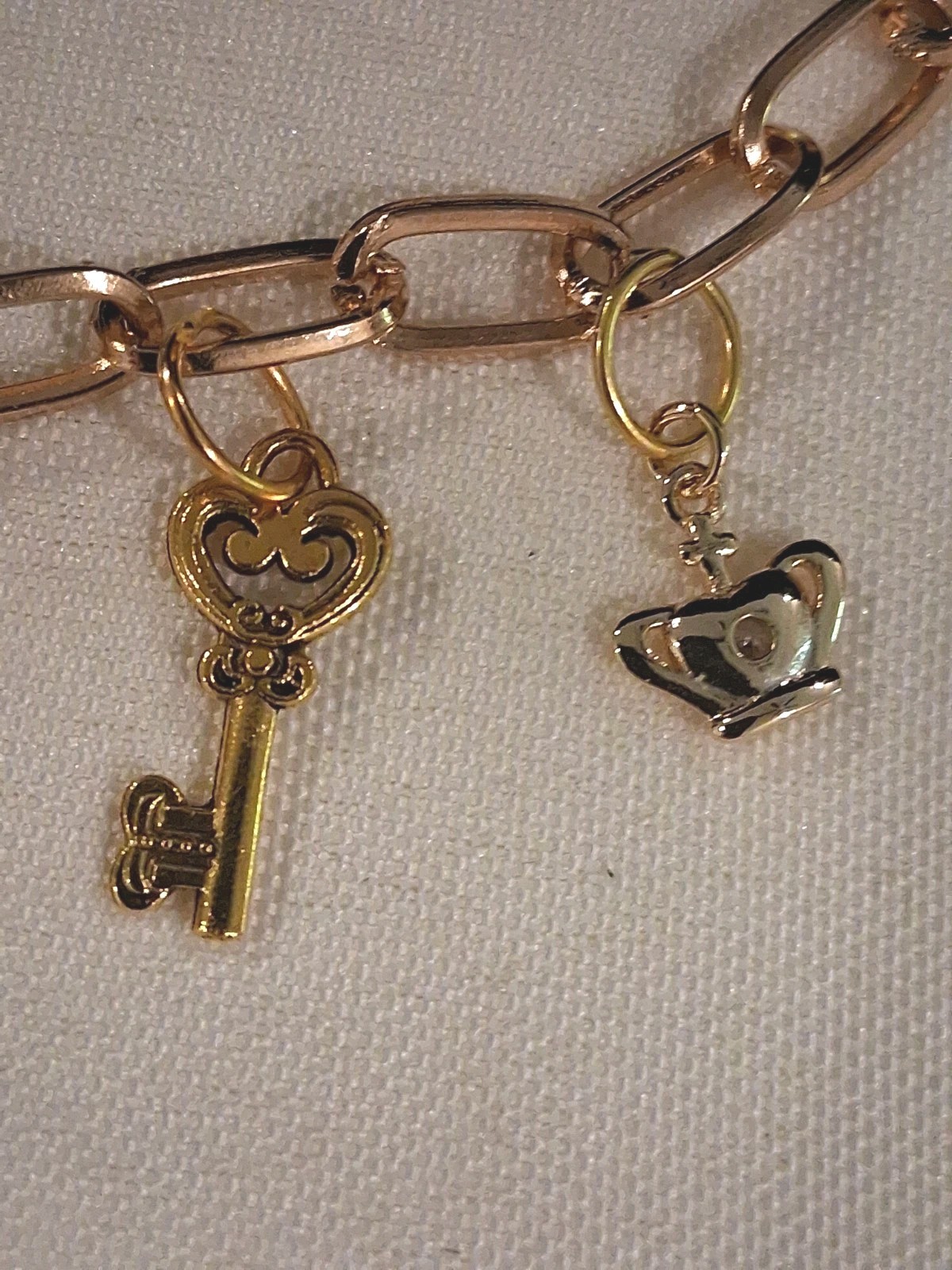 Goldtone Dangle Charm Bracelet, 6 Charms:Horse,Crown,Keys,Mushroom& Amer. Eagle