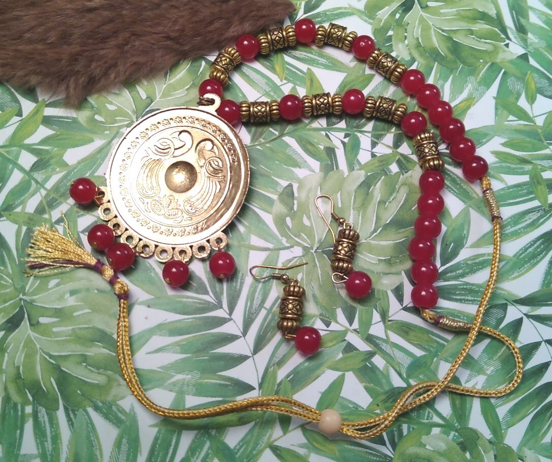 Red Agate Gemstone GANESH Necklace AND Earrings (Bird Motif) Beaded, Gold Tone!