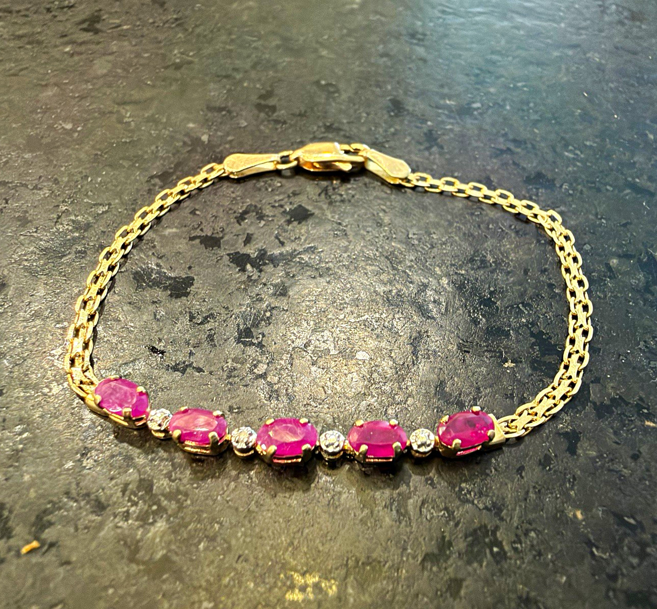 10K Yellow Gold – 5 genuine Rubies – Figaro Chain Bracelet 6in – Lobster Clasp