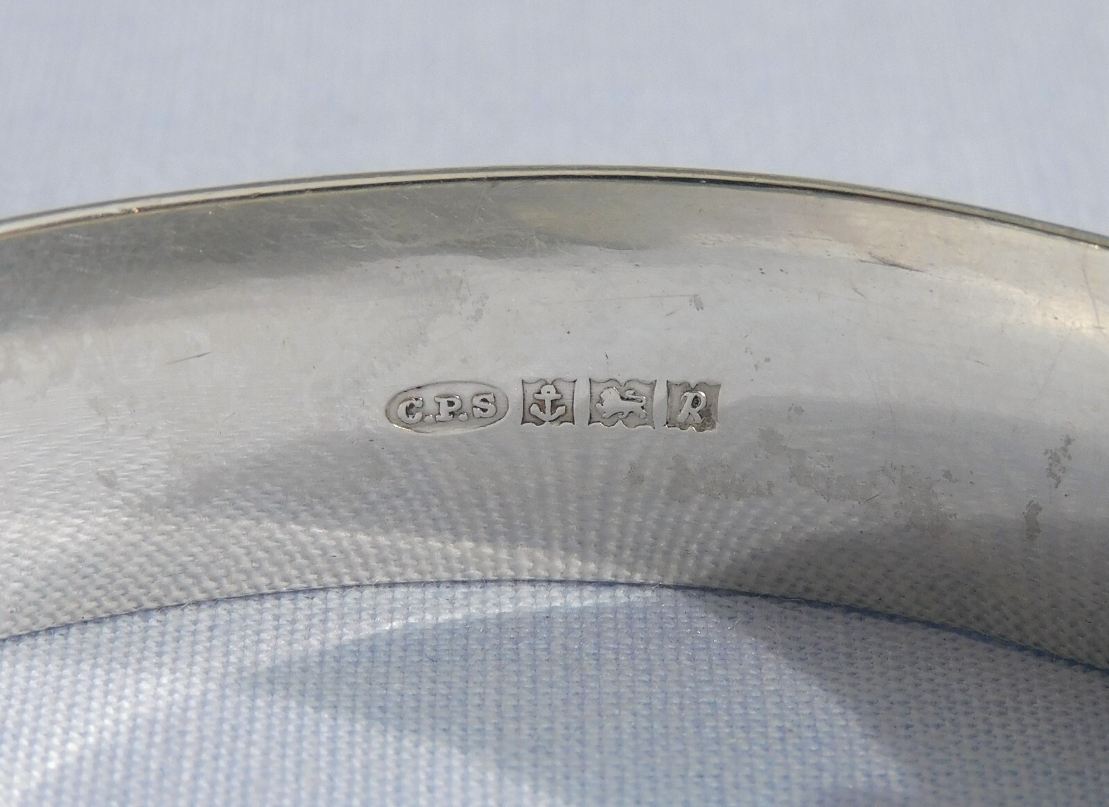 CPS BIRMINGHAM 1966 HALF ENGRAVED SOLID STERLING SILVER HINGED FLORAL BANGLE