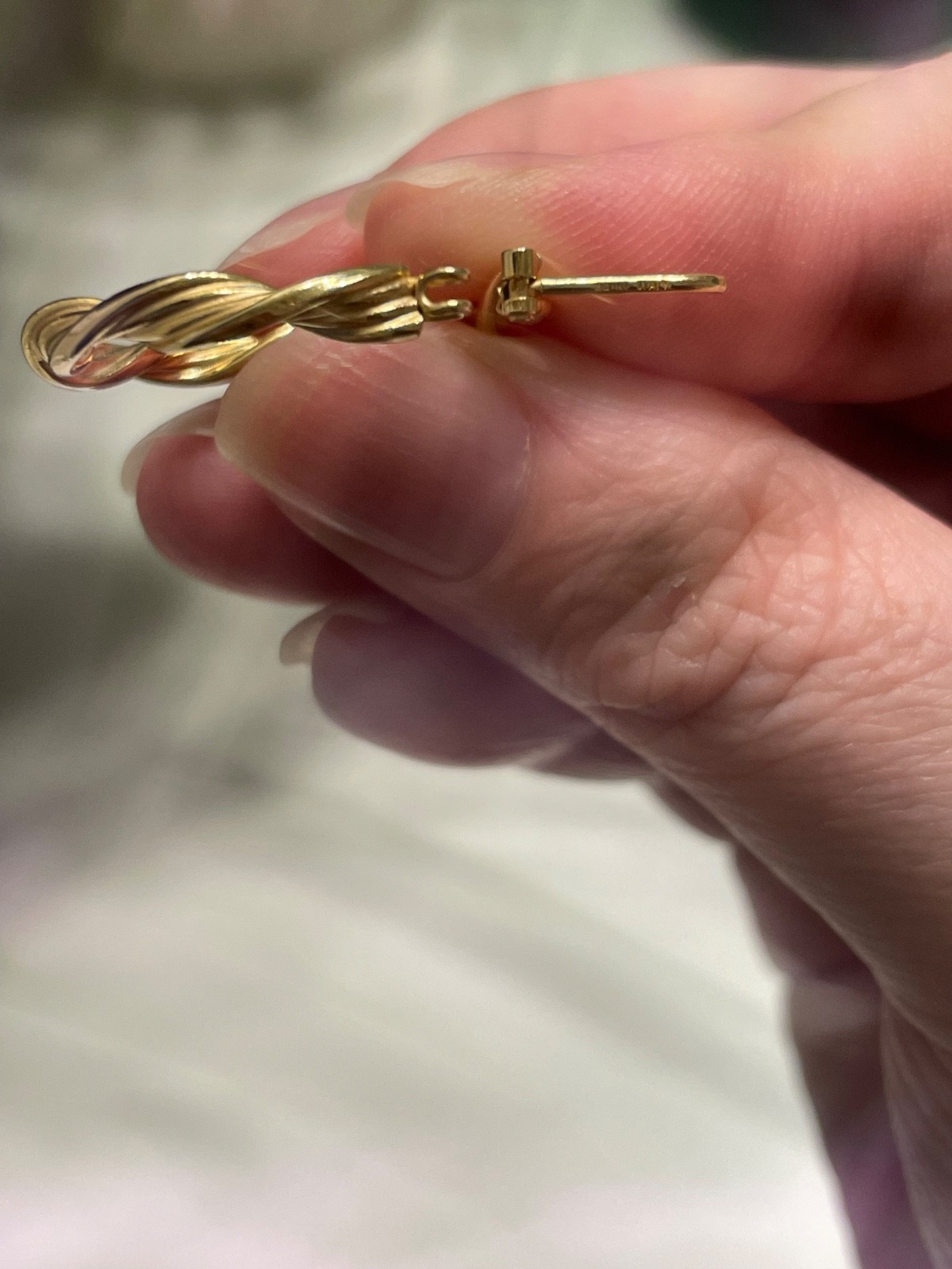 UNOAERRE 14k Yellow Gold Medium size Hoop Earrings Twisted Italy