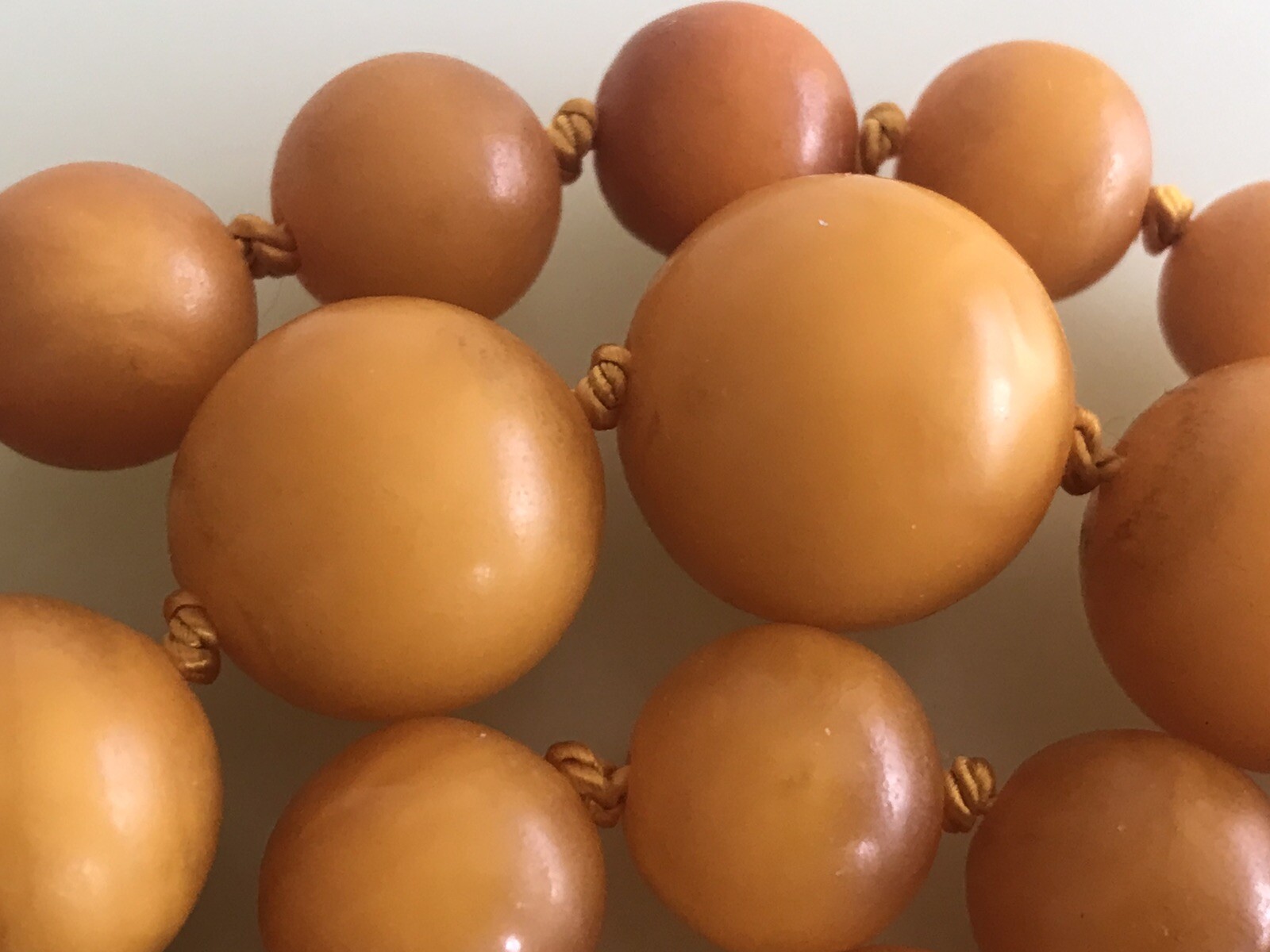 VINTAGE NATURAL BALTIC EGG YOLK BUTTERSCOTCH AMBER NECKLACE BEAUTIFUL SPHERE 55g