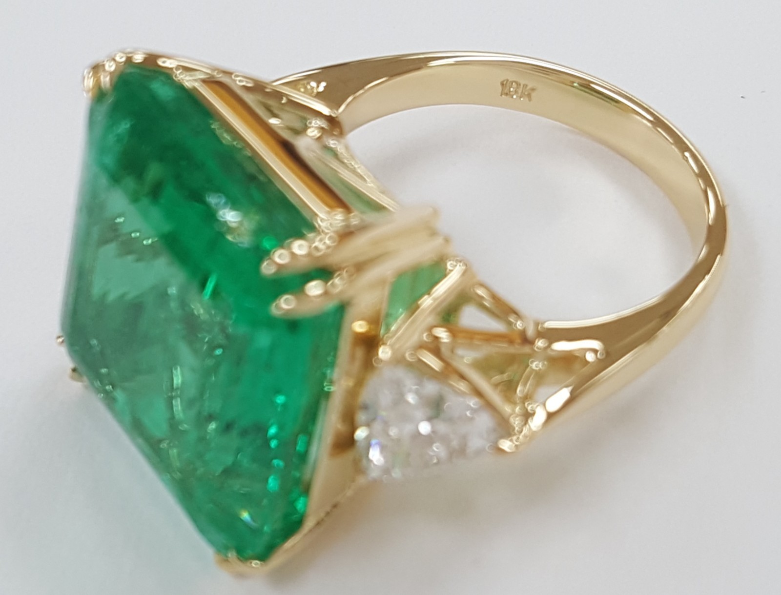 Colombian Minor Green Emerald Trillion Diamond 18k Gold Ring 14.85 ct Rtl $200K